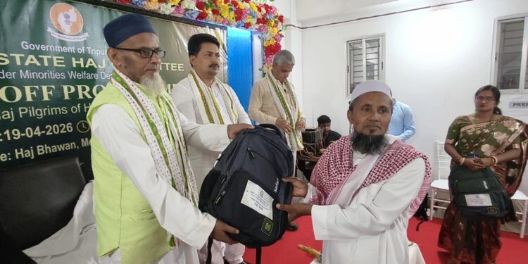 সোমবার পবিত্র হজ যাত্রায় রাজ্য থেকে রওনা দেবেন ৭৫ জন তীর্থযাত্রী—৫৭ জন পুরুষ ও ১৮ জন মহিলা, পবিত্র মক্কার উদ্দেশ্যে যাত্রা।