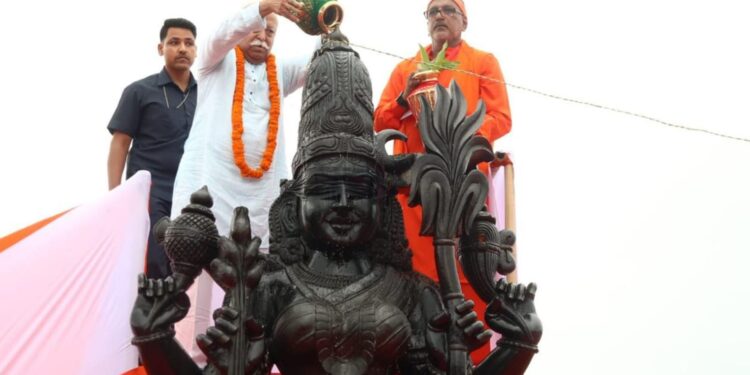 মোহনপুরের চিন্ময় মিশন স্কুলে মা সৌন্দর্য চিন্ময়ীর মূর্তি প্রতিষ্ঠা ও কুম্ভাভিষেক অনুষ্ঠান সম্পন্ন, উপস্থিত আরএসএস প্রধান মোহন ভাগবত ও মুখ্যমন্ত্রী ডাঃ মানিক সাহা সহ বিশিষ্টজনরা।