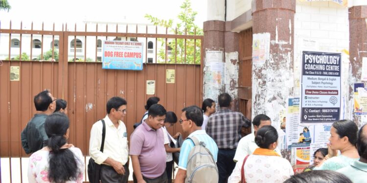 ত্রিপুরাজুড়ে ১৫টি কেন্দ্রে শুরু হয়েছে জয়েন্ট এন্ট্রান্স ২০২৬, নজরে কড়া ব্যবস্থাপনা।