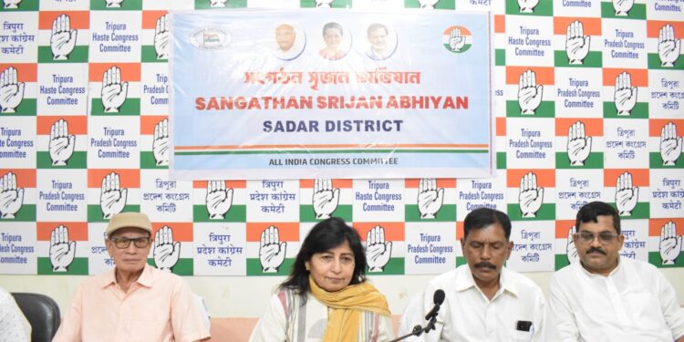 মধ্যপ্রদেশের প্রাক্তন মন্ত্রী ও কংগ্রেসের সর্বভারতীয় নেত্রী ড. বিজয়লক্ষ্মী সাধু এক সাংবাদিক বৈঠকে দেশের বর্তমান রাজনৈতিক প্রেক্ষাপট নিয়ে নিজের অবস্থান স্পষ্ট করেন