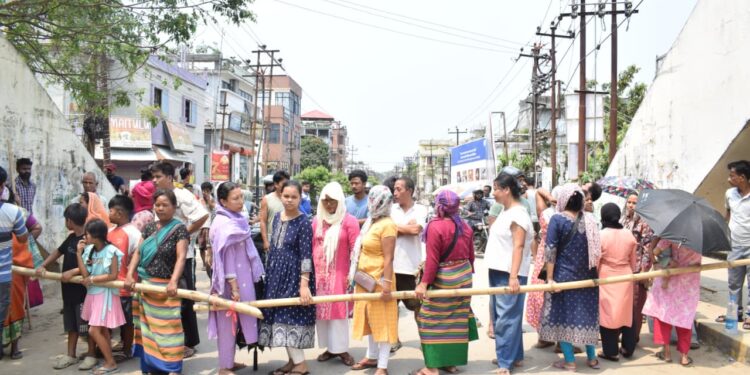 উচ্ছেদের নোটিশ জারিকে কেন্দ্র করে উত্তেজনা, প্রতিবাদে সরব উজান অভয়নগরের স্থানীয়রা