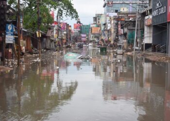 কালবৈশাখীর তাণ্ডবে লণ্ডভণ্ড আগরতলার বিভিন্ন প্রান্ত