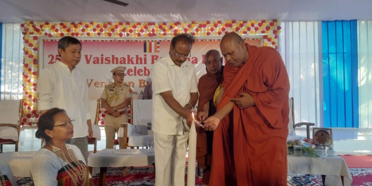 অহিংসা, সহমর্মিতা ও মানবতার বাণীই বিশ্বশান্তির মূল ভিত্তি—গৌতম বুদ্ধের এই চিরন্তন দিশাকেই সামনে রেখে রাজধানীর কুঞ্জবন বেনুবন বিহারে ২৫৭০তম বুদ্ধ জয়ন্তী উৎসবের শুভ সূচনা। উদ্বোধনী অনুষ্ঠানে উপস্থিত থেকে রাজ্যপাল ইন্দ্রসেনা রেড্ডী নাল্লু শান্তি ও সম্প্রীতির বার্তা তুলে ধরেন।