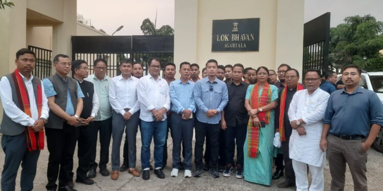 রাজ্যপালের সঙ্গে গুরুত্বপূর্ণ বৈঠক সিইএম রুনিয়েল দেব্বর্মার—আলোচনার বিষয়বস্তু নিয়ে পরে সংবাদমাধ্যমকে জানালেন বিস্তারিত।