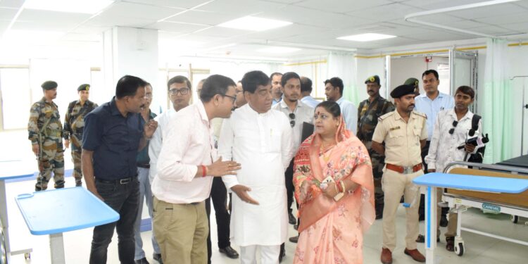 স্বাস্থ্য পরিষেবায় নতুন সংযোজন হতে চলেছে আগরতলা পুর নিগমের সিটি হাসপাতাল। নির্মাণ কাজ শেষ পর্যায়ে, খুব শীঘ্রই মুখ্যমন্ত্রী মানিক সাহা-র হাত ধরে উদ্বোধন হবে এই হাসপাতালের। সংবাদ মাধ্যমকে জানালেন মেয়র-বিধায়ক দীপক মজুমদার।