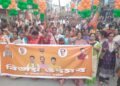 বঙ্গে ঐতিহাসিক সাফল্যের আবহে রাজ্যেও বিজেপির বিজয় উচ্ছ্বাস। বনমালীপুর কেন্দ্র থেকে আয়োজিত বিজয় মিছিলে অংশ নিলেন বিজেপি রাজ্য সভাপতি রাজীব ভট্টাচার্য সহ দলীয় কর্মী-সমর্থকেরা।