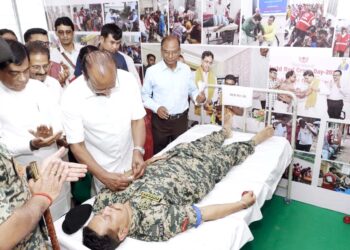 বিশ্ব রেড ক্রস দিবসে আগরতলায় রক্তদান ও অঙ্গদান কর্মসূচিতে রাজ্যপালের অংশগ্রহণ