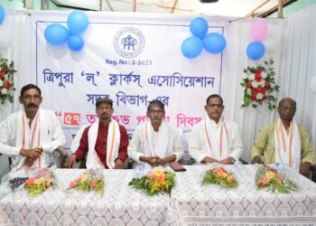 আগরতলা আদালত প্রাঙ্গণে ত্রিপুরা ল’ ক্লার্ক অ্যাসোসিয়েশনের ৫৭তম প্রতিষ্ঠা দিবস পালন—সভাপতি বাদল চন্দ্র ঘোষ ও সম্পাদক প্রদীপ দেবসহ সদস্যদের উপস্থিতিতে গম্ভীর পরিবেশে অনুষ্ঠিত হয় অনুষ্ঠান।