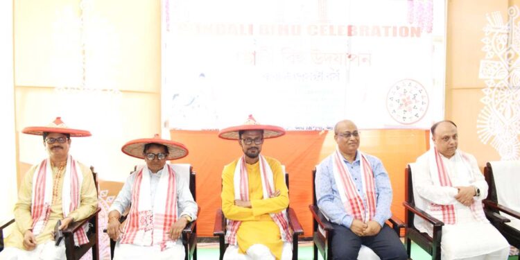 Assam Association of Tripura-এর আয়োজনে আনন্দঘন পরিবেশে পালিত হল রঙালি বিহু । নাচ, গান ও বর্ণিল সাংস্কৃতিক পরিবেশনায় অসমিয়া ঐতিহ্যের ছোঁয়ায় মুখর হয়ে ওঠে গোটা অনুষ্ঠান।