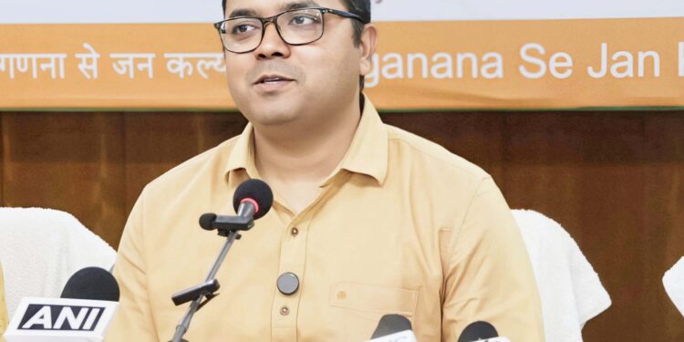 সেন্সাস ২০২৭-কে সামনে রেখে প্রশাসনিক প্রস্তুতি ও করণীয় নিয়ে সাংবাদিকদের মুখোমুখি পশ্চিম ত্রিপুরার জেলাশাসক ড. বিশাল কুমার।
