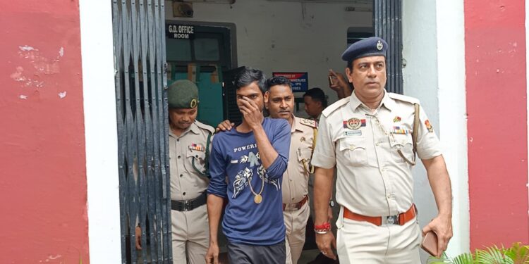 শহরের কথিত ‘অপহরণ’ কাণ্ডে পুলিশের বড় সাফল্য, চারজন গ্রেফতার; মূল অভিযুক্ত এখনও অধরা।