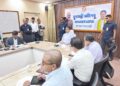 সরকারি কাজে আরও জবাবদিহিতা ও কর্মসংস্কৃতির পরিবর্তনের উপর জোর দিলেন। ‘জনতার পাশে জনতার সরকার’ কর্মসূচিতে মুখ্যমন্ত্রীর স্পষ্ট বার্তা—প্রতিটি দায়িত্বশীল আধিকারিককে নিজ নিজ ভূমিকা সঠিকভাবে পালন করতে হবে, নইলে প্রশ্ন উঠবেই।