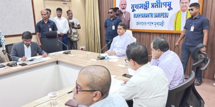 সরকারি কাজে আরও জবাবদিহিতা ও কর্মসংস্কৃতির পরিবর্তনের উপর জোর দিলেন। ‘জনতার পাশে জনতার সরকার’ কর্মসূচিতে মুখ্যমন্ত্রীর স্পষ্ট বার্তা—প্রতিটি দায়িত্বশীল আধিকারিককে নিজ নিজ ভূমিকা সঠিকভাবে পালন করতে হবে, নইলে প্রশ্ন উঠবেই।