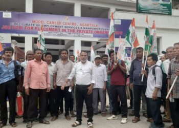 মশা নিধন কর্মীদের ন্যায্য মজুরির দাবিতে সরব অসংগঠিত শ্রমিক কংগ্রেস। আগরতলা পুর নিগম এলাকায় কর্মরত শ্রমিকদের দৈনিক মজুরি ২২৬ টাকা থেকে বাড়িয়ে ৩৭৫ টাকা করার দাবি উঠল।
