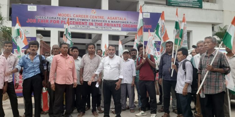 মশা নিধন কর্মীদের ন্যায্য মজুরির দাবিতে সরব অসংগঠিত শ্রমিক কংগ্রেস। আগরতলা পুর নিগম এলাকায় কর্মরত শ্রমিকদের দৈনিক মজুরি ২২৬ টাকা থেকে বাড়িয়ে ৩৭৫ টাকা করার দাবি উঠল।