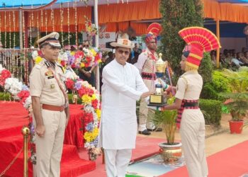 “আমরাও পারি”—এই বার্তাকে সামনে রেখে পুলিশ বাহিনীতে উজ্জ্বল মাতৃশক্তি। পাসিং আউট অনুষ্ঠানে নারী শক্তির সাফল্যে প্রশংসায় পঞ্চমুখ মুখ্যমন্ত্রী।
