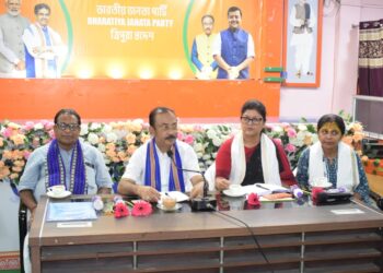 আগরতলার কৃষ্ণনগরে বিজেপি কার্যালয়ে মহিলা মোর্চার গুরুত্বপূর্ণ বৈঠক। সংগঠনকে আরও শক্তিশালী করতে দিকনির্দেশনা ও কর্মসূচি নিয়ে বিস্তৃত আলোচনা।