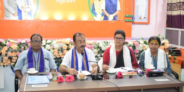 আগরতলার কৃষ্ণনগরে বিজেপি কার্যালয়ে মহিলা মোর্চার গুরুত্বপূর্ণ বৈঠক। সংগঠনকে আরও শক্তিশালী করতে দিকনির্দেশনা ও কর্মসূচি নিয়ে বিস্তৃত আলোচনা।