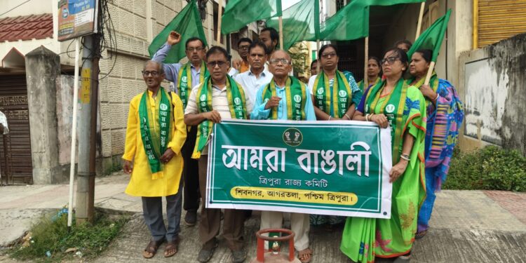 অগ্নিমূল্যের চাপে নাজেহাল জনজীবন, ক্ষোভে ফুঁসছে আমজনতা। প্রশাসনের ভূমিকা নিয়ে প্রশ্ন তুলে পথে নামল ‘আমরা বাঙালী’।