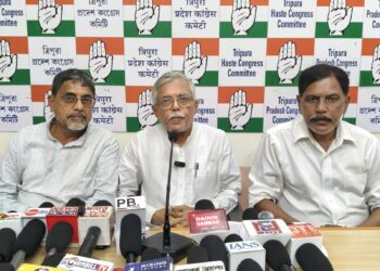 কেন্দ্রের মোদী সরকারের বিরুদ্ধে চার্জশিট নিয়ে জনতার আদালতে কংগ্রেস। আগামীকাল থেকে রাজ্যজুড়ে জোরদার প্রচারে নামছে হাত শিবির।