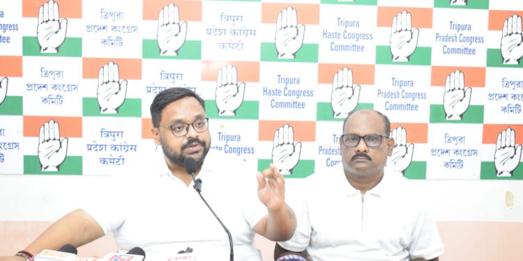 বিনামূল্যে শিক্ষা ও কর্মসংস্থানের দাবিতে সরব যুব কংগ্রেস। এই ইস্যুকে সামনে রেখে রাজ্যজুড়ে আন্দোলনের ময়দানে নামল সংগঠন।