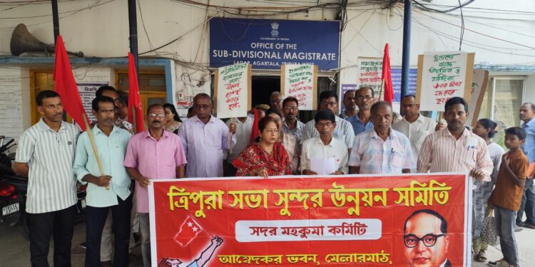 ১০ দফা দাবিপত্র নিয়ে অতিরিক্ত সদর মহকুমা শাসকের দপ্তরে ডেপুটেশন ত্রিপুরা সভা সুন্দর উন্নয়ন সমিতির