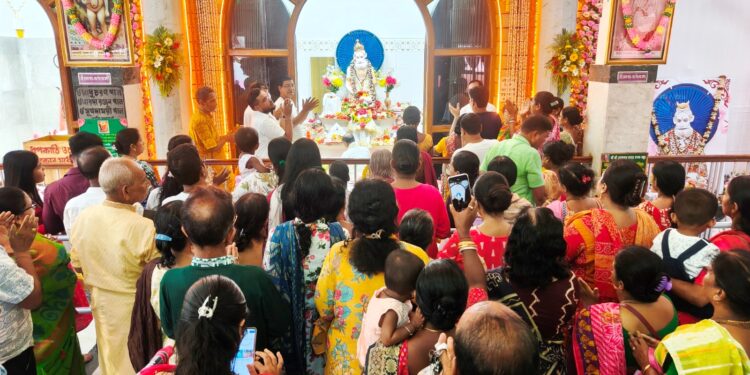 ভক্তি ও শ্রদ্ধায় পালিত লোকনাথ ব্রহ্মচারীর তিরোধান দিবস, লক্ষ্মীনারায়ণ বাড়ি রোডের মন্দিরে দিনভর পূজা।