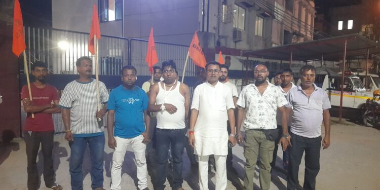 নাগেরজলায় মা-রা-মা-রি ঘটনাকে কেন্দ্র করে চাঞ্চল্য। অভিযুক্তদের দ্রুত গ্রে-ফ-তা-রের দাবিতে পশ্চিম ত্রিপুরা পুলিশ সুপারের দফতরে ডেপুটেশন জমা দিল বিএমএস নেতৃত্ব।