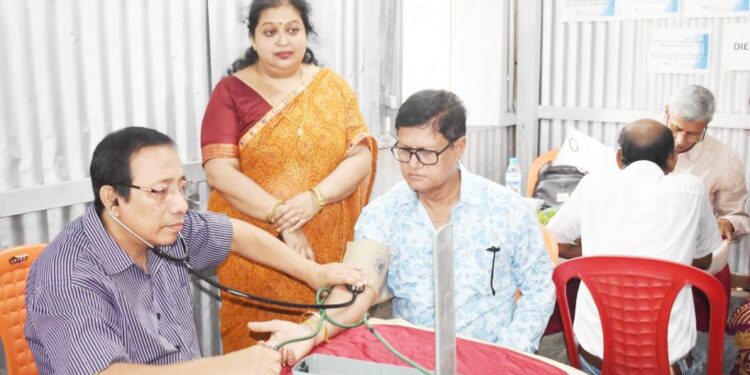 রাজধানীর লোটাস ক্লাবের উদ্যোগে বিনামূল্যে মেগা স্বাস্থ্য শিবির—চক্ষু, ব্লাড প্রেসার ও মধুমেহ পরীক্ষা সহ ওষুধ বিতরণ।