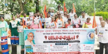 পুনরায় নিয়োগের দাবিতে রাস্তায় স্কুল কম্পিউটার শিক্ষকরা, আন্দোলনে উত্তাল রাজ্য।