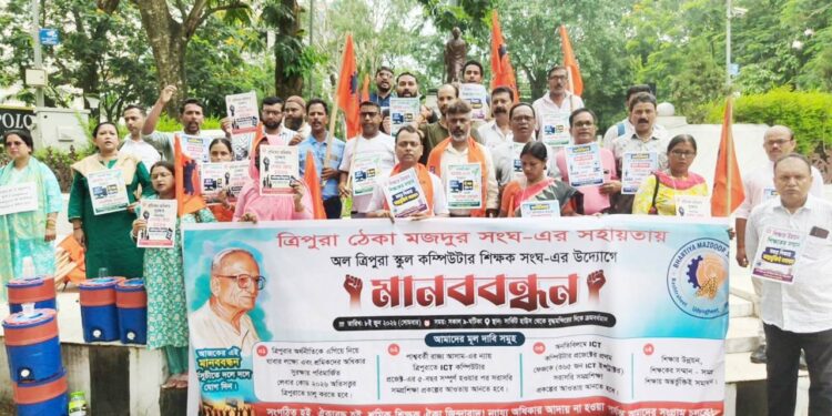 পুনরায় নিয়োগের দাবিতে রাস্তায় স্কুল কম্পিউটার শিক্ষকরা, আন্দোলনে উত্তাল রাজ্য।