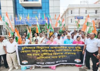 বিদ্যুতের মূল্যবৃদ্ধি ও স্মার্ট মিটার বাতিলের দাবিতে রাস্তায় কংগ্রেস, প্রতিবাদে সরব সদর জেলা নেতৃত্ব।