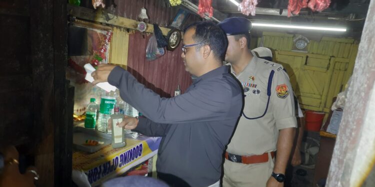 রাজধানীর বটতলা এলাকায় মা-দ-ক বিরোধী অভিযানে কঠোর পদক্ষেপ প্রশাসনের—পশ্চিম জেলার পুলিশ সুপার নমিত পাঠক ও জেলা শাসক ডঃ বিশাল কুমারের নেতৃত্বে বিশাল পুলিশ বাহিনীর তৎপরতা।