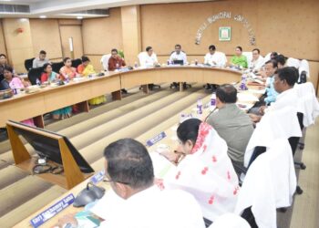 ২০২৬-২৭ অর্থবর্ষের বাজেটকে সামনে রেখে আগরতলা পৌর নিগমে গুরুত্বপূর্ণ আলোচনা সভা। নগর উন্নয়ন, পরিকাঠামো ও নাগরিক পরিষেবা আরও উন্নত করার লক্ষ্যে মতবিনিময়।