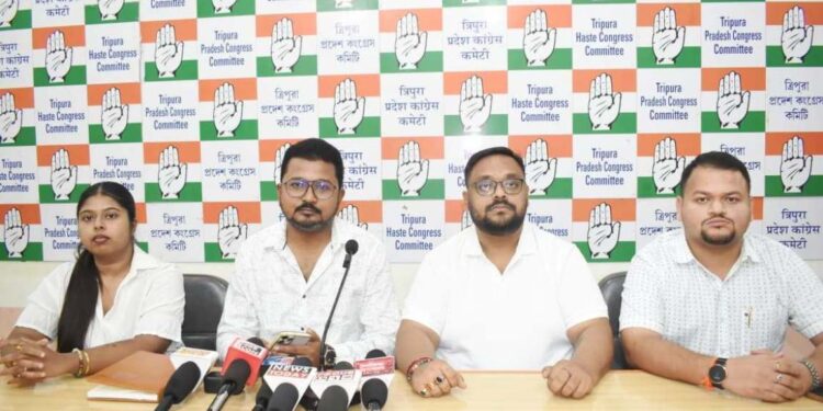প্রদেশ কংগ্রেস ভবনে যুব কংগ্রেসের সাংবাদিক সম্মেলনে উঠে এল একাধিক গুরুত্বপূর্ণ ইস্যু। সংগঠনের নেতৃত্ব রাজ্যের নানা সমস্যা ও দাবির কথা তুলে ধরে নিজেদের অবস্থান স্পষ্ট করেন।