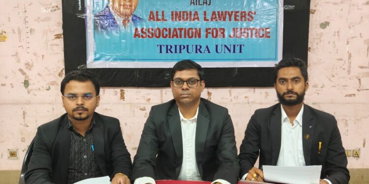 ত্রিপুরা বার কাউন্সিল নির্বাচনে ‘সংবিধান বাঁচাও মঞ্চ’-কে সমর্থনের ঘোষণা, ভোটে অংশগ্রহণের আহ্বান আইনজীবীদের।