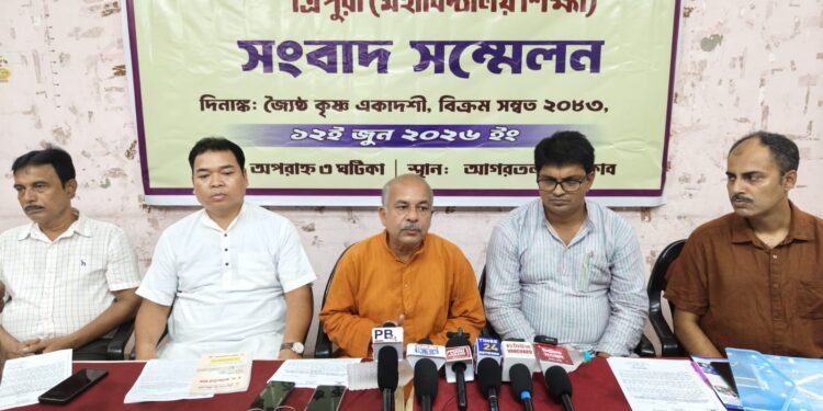 ২০১০ সালের আগে নিযুক্ত প্রাথমিক শিক্ষকদের ভবিষ্যৎ সুরক্ষায় কেন্দ্রের মানবিক হস্তক্ষেপ দাবি করল ABRSM; TET সংক্রান্ত রায়ে অনিশ্চয়তা কাটাতে স্থায়ী সমাধানের আহ্বান।