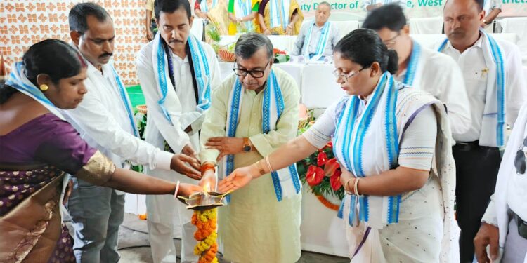 ক্ষেত বাঁচাও অভিযানে প্রতাপগড়ে কর্মশালার সূচনা করলেন মন্ত্রী রতন লাল নাথ।