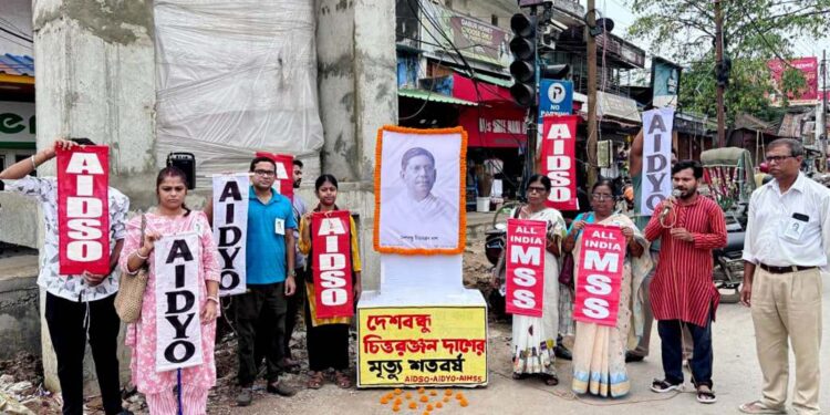 রাজধানীর ওরিয়েন্ট চৌমুহনীতে গভীর শ্রদ্ধা ও মর্যাদার সঙ্গে পালিত হল দেশবন্ধু চিত্তরঞ্জন দাসের শততম মৃত্যুবার্ষিকী।