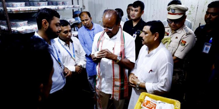 প্রথমবারের মতো রাজ্যের কোনো রাজ্যপালের গোমতী কো-অপারেটিভ মিল্ক ইউনিয়ন পরিদর্শন—ইন্দ্রনগরে কেন্দ্র ঘুরে দেখলেন রাজ্যপাল ইন্দ্রসেনা রেড্ডি নাল্লু।