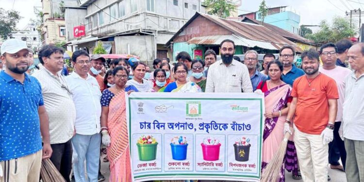 প্রধানমন্ত্রী নরেন্দ্র মোদির নেতৃত্বে কেন্দ্র সরকারের ১২ বছর পূর্তি উপলক্ষে গাঙ্গাইল রোডে স্বচ্ছ ভারত অভিযানে অংশ নিলেন স্থানীয় বাসিন্দারা।