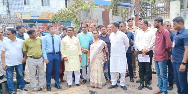 অগ্নিকাণ্ডে ক্ষতিগ্রস্ত ব্যবসায়ীদের পাশে মুখ্যমন্ত্রী ডাঃ মানিক সাহা। কোর্ট চত্বরে ক্ষতিগ্রস্ত দোকান পরিদর্শন করে আশ্বাস দিলেন দ্রুত সহায়তা ও পুনর্গঠনের।