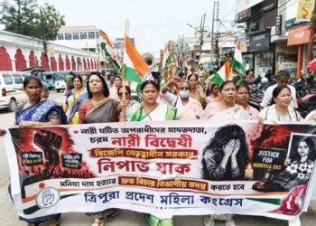  শান্তিনিকেতন মেডিকেলের ঘটনার সঠিক তদন্ত ও দোষীদের শাস্তির দাবিতে রাজ্য পুলিশ সদরে মহিলা কংগ্রেসের ডেপুটেশন।