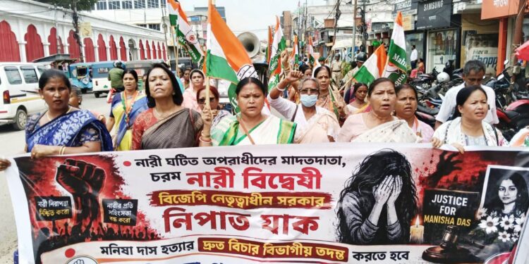  শান্তিনিকেতন মেডিকেলের ঘটনার সঠিক তদন্ত ও দোষীদের শাস্তির দাবিতে রাজ্য পুলিশ সদরে মহিলা কংগ্রেসের ডেপুটেশন।
