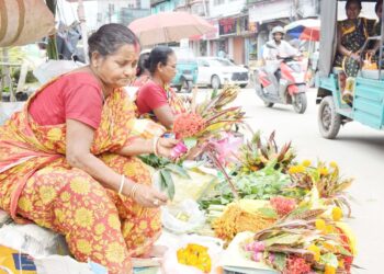  হিন্দু সনাতনী সমাজে ষষ্টী পরব—সন্তানের কল্যাণে মা ষষ্টীর পূজায় ভক্তদের আন্তরিকতা।