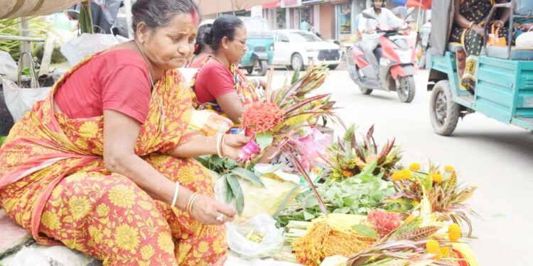  হিন্দু সনাতনী সমাজে ষষ্টী পরব—সন্তানের কল্যাণে মা ষষ্টীর পূজায় ভক্তদের আন্তরিকতা।