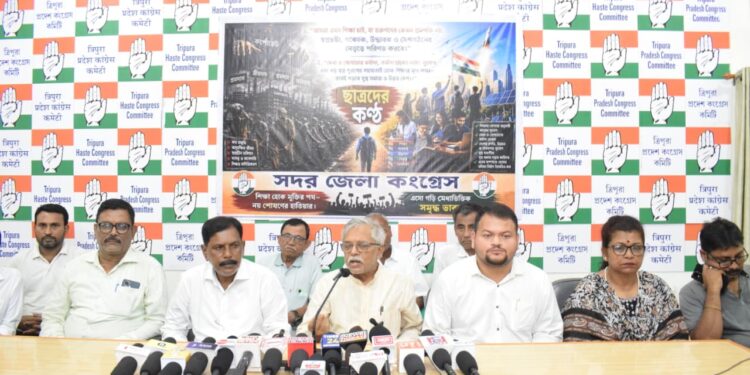 জনস্বার্থের দাবিতে রাজ্য জুড়ে কংগ্রেসের বিক্ষোভ কর্মসূচি, পথে নামলেন দলীয় কর্মী-সমর্থকরা।