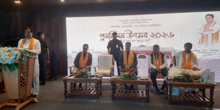 উমাকান্ত একাডেমির ১৯৭৬ ব্যাচের প্রাক্তনীদের মিলনমেলা—স্মৃতির আবেগে ভরা এক অনন্য পুনর্মিলনী, উপস্থিত ছিলেন মুখ্যমন্ত্রী প্রফেসর (ডা.) মানিক সাহা।
