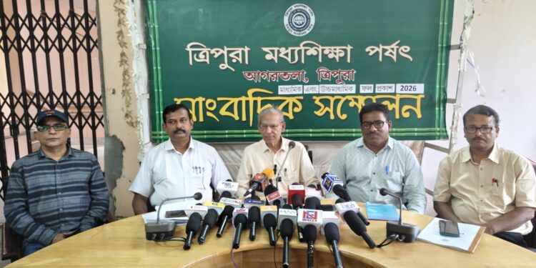 ত্রিপুরা মধ্যশিক্ষা পর্ষদের বিভিন্ন বিষয় নিয়ে সাংবাদিক সম্মেলনে ডঃ ধনঞ্জয় গণচৌধুরী।