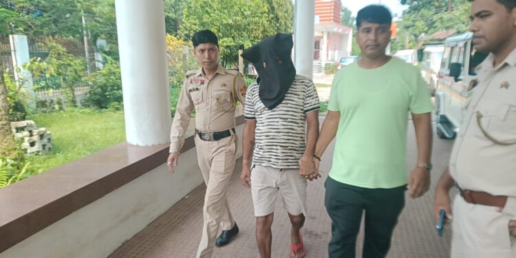 কাঁঠালতলীতে সমীর দাস খুনের ঘটনায় স্বপন সূত্রধর আটক, ইন্দ্রনগর থেকে গ্রেফতার নিউ ক্যাপিটাল কমপ্লেক্স থানার পুলিশের।